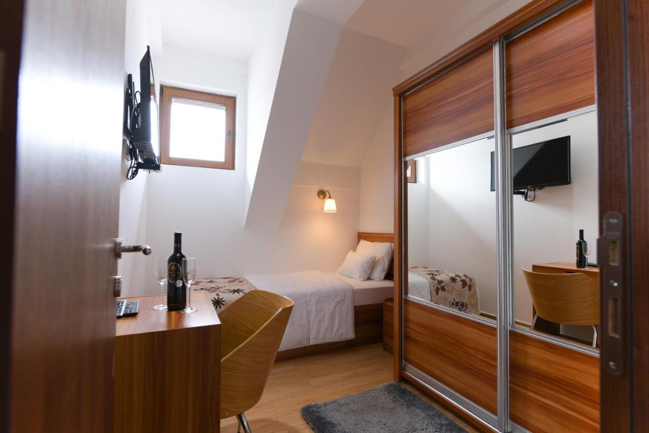 Iris Hotel 4*